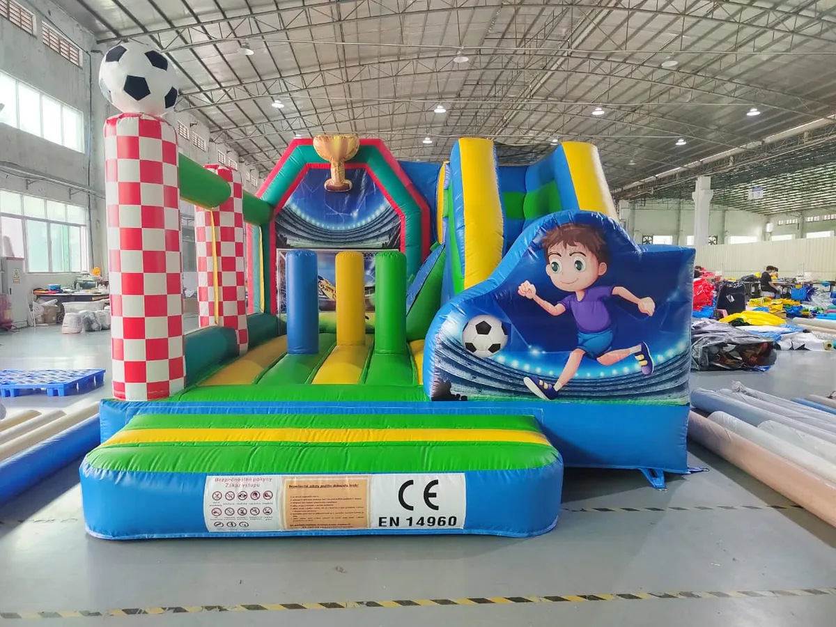 Skákací hrad Futbal so šmykľavkou – nafukovacia atrakcia na prenájom